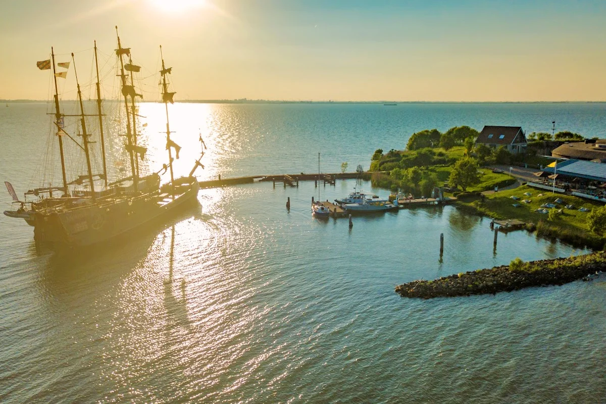 Diner & sunset arrangement